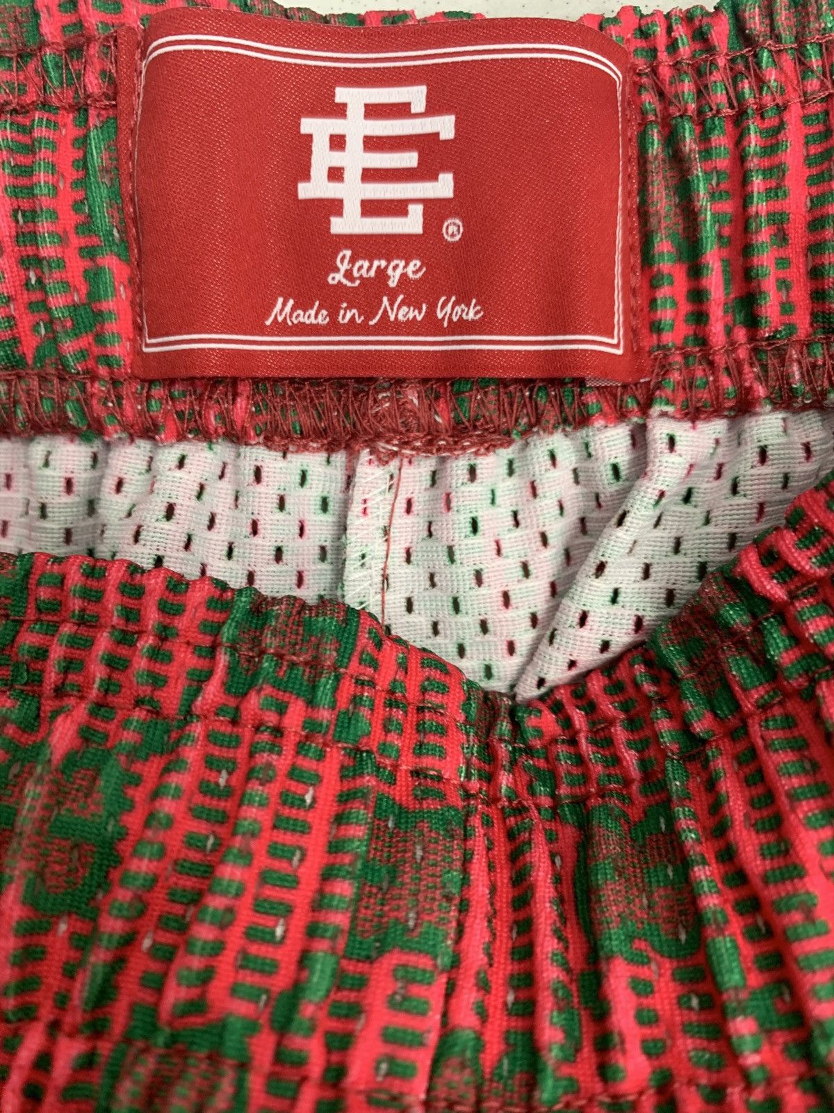 Eric Emanuel Eric Emanuel Baggy Short “Red/ Green” Size US 34 / EU 50 - 3 Thumbnail