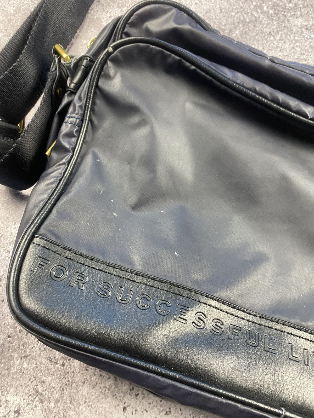 Diesel Vintage Diesel Messenger Shoulders Bag Y2K Leather Big Logo Size ONE SIZE - 4 Thumbnail