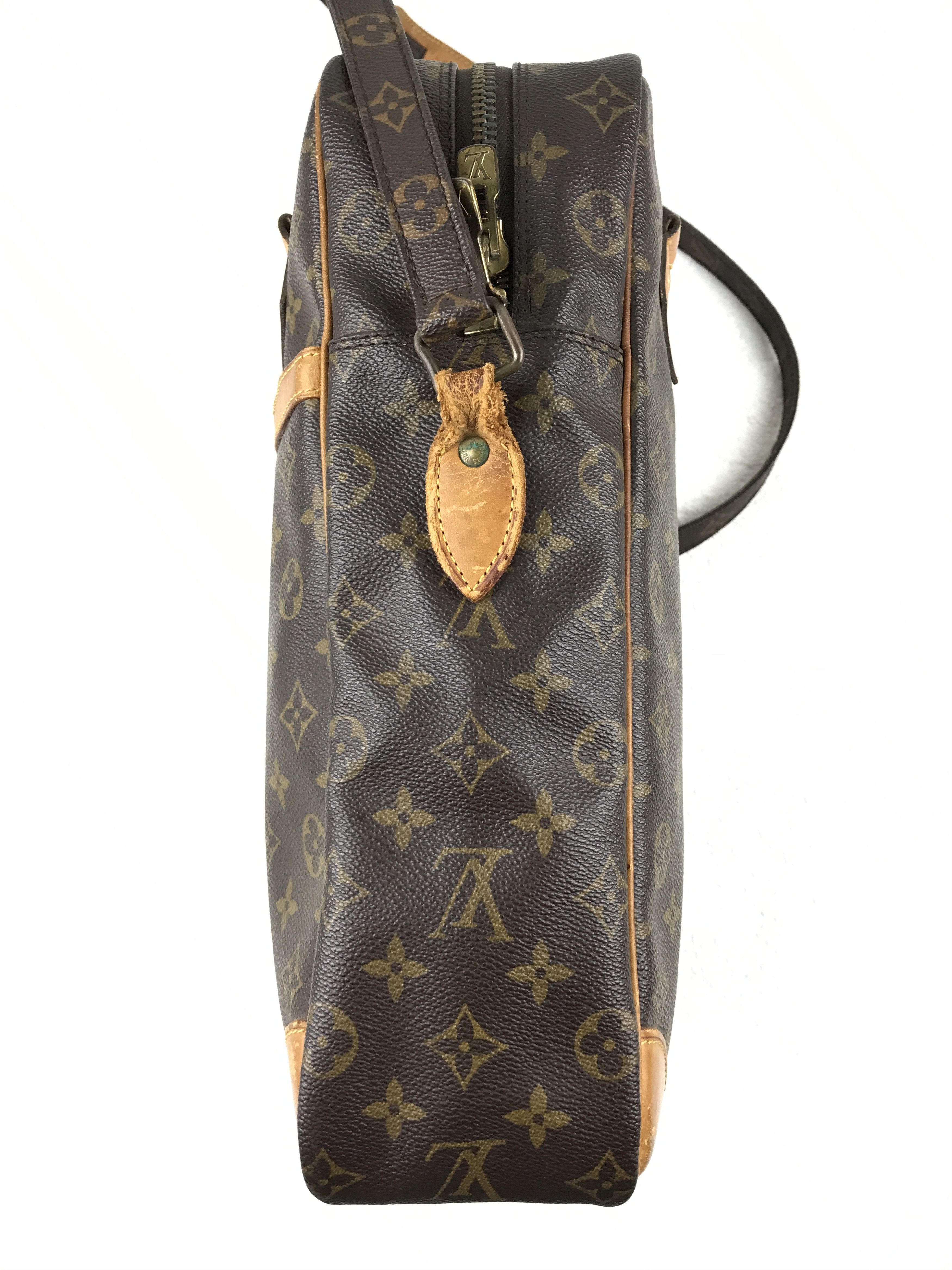 Louis Vuitton Louis Vuitton Monogram Danube Shoulder Messenger Bag Size ONE SIZE - 4 Thumbnail