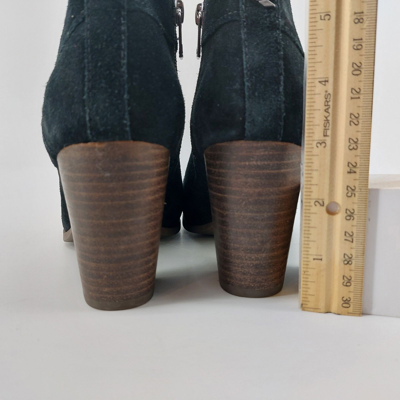 Koolaburra Koolaburra by Ugg Amalea Black Suede Size 8 Ankle Bootie Size US 8 / IT 38 - 4 Thumbnail