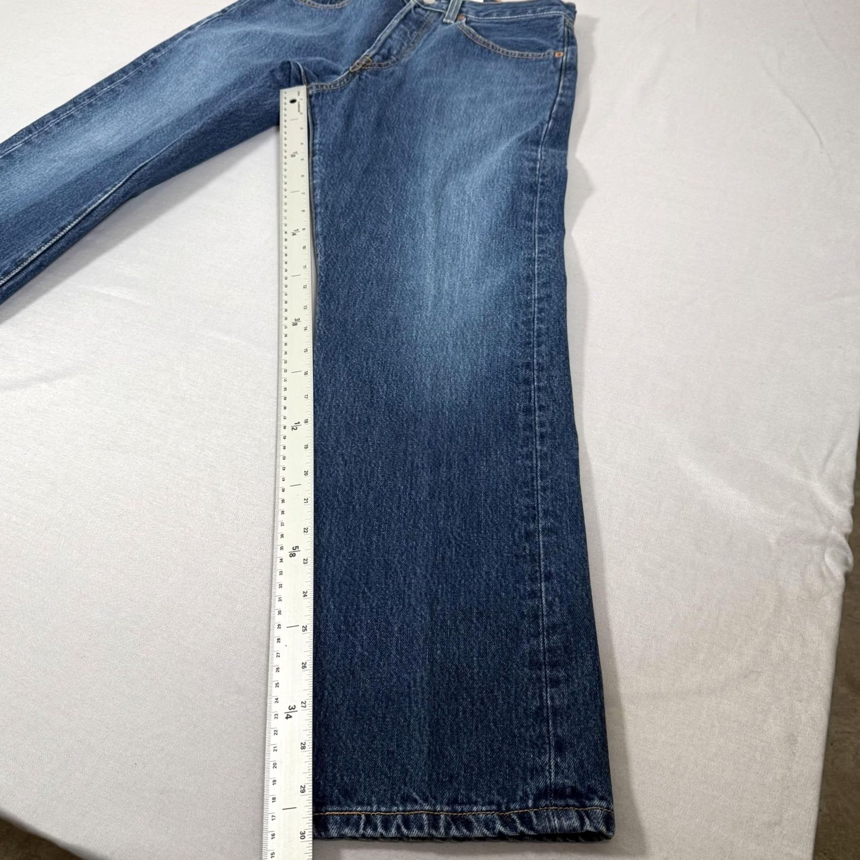 Levi's VINTAGE Levi's 501 Jeans Men 31x30 Blue Denim Straight 5-Pocket Button Fly Classic Straight Leg 90s ML Womens Mens Size US 31 - 4 Thumbnail