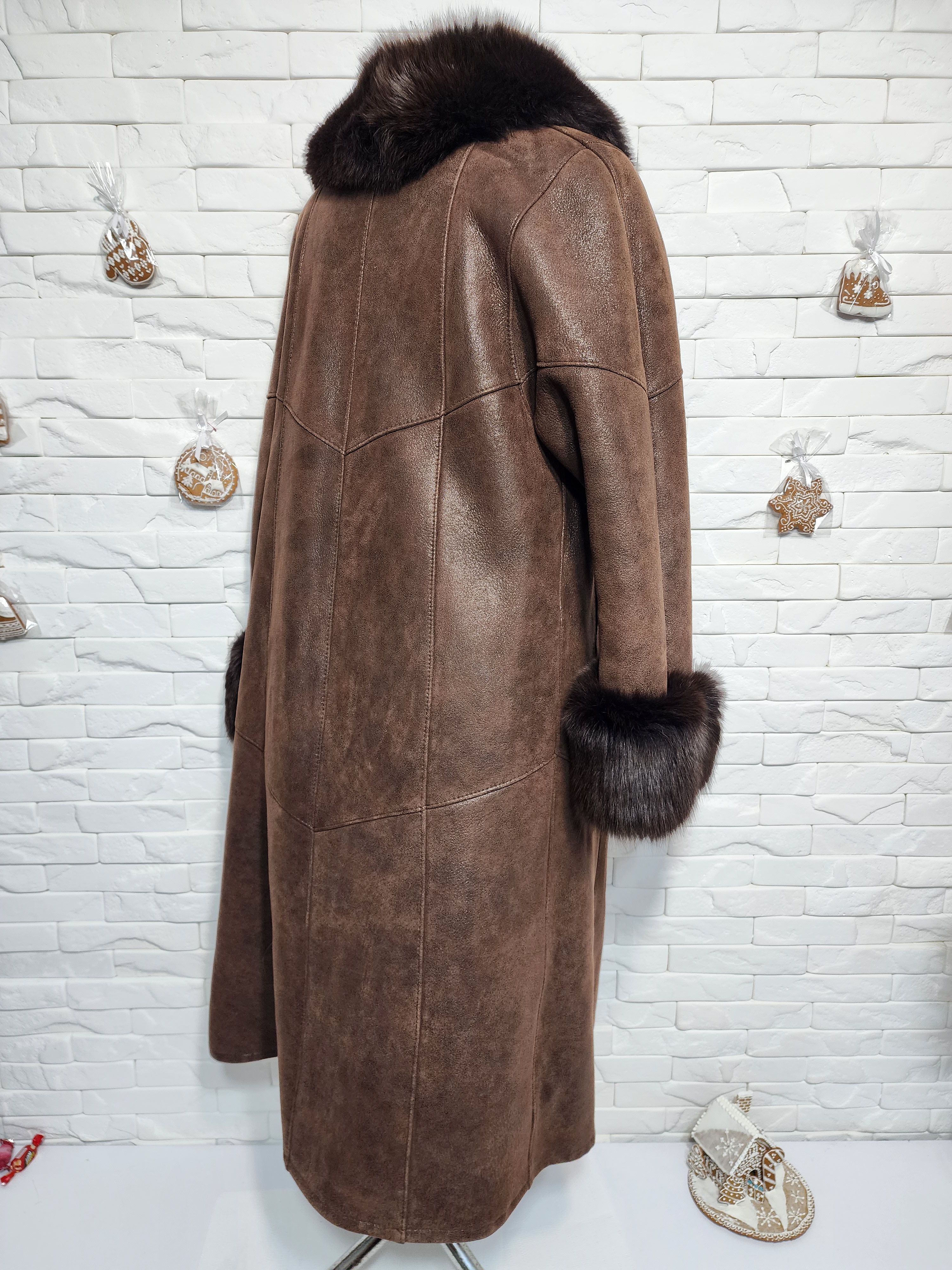 Women\'s Brown Sheepskin Coat: Genuine Fur Collar