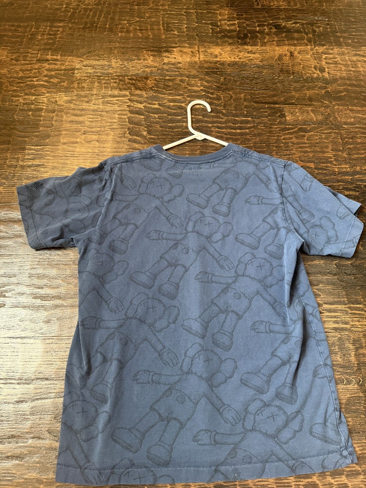 Kaws × Uniqlo Uniqlo x Kaws Navy Shirt Size US M / EU 48-50 / 2 - 2 Thumbnail