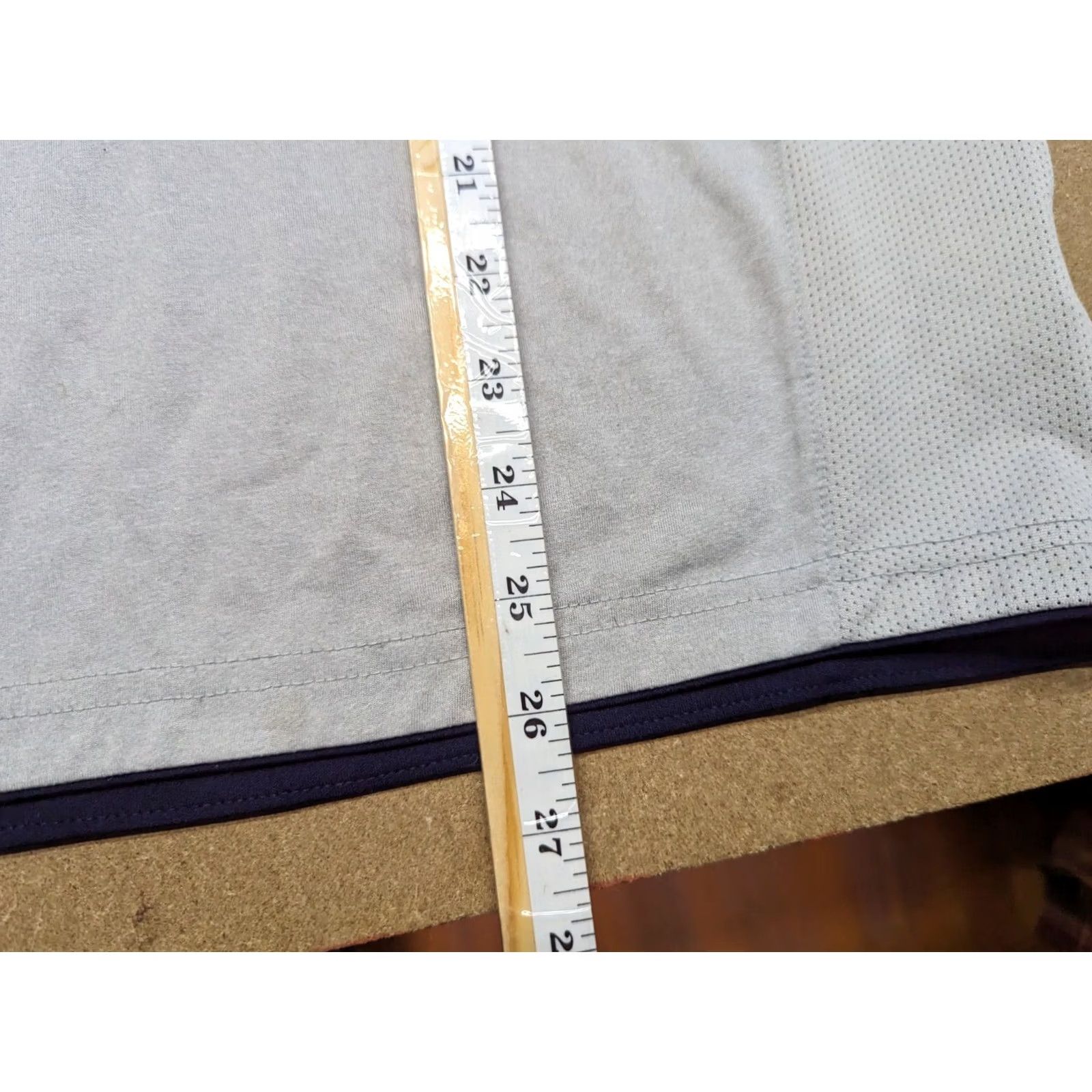 Le Coq Sportif Le Coq Sportif Everton Football Jersey 2011-2012 Mens Size 40 Medium Third Shirt Sports Mens Regular Gray 100% Polyester Moisture Wicking Size US L / EU 52-54 / 3 - 6 Thumbnail