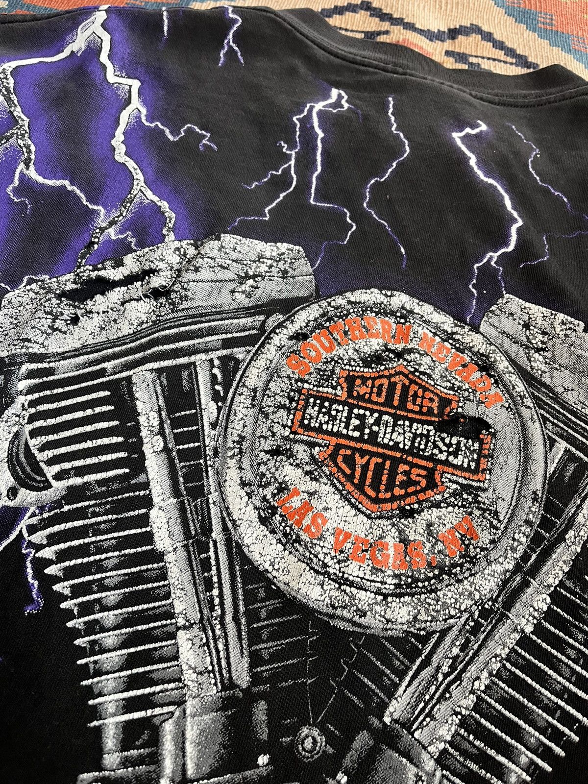 Harley Davidson VTG thrashed Harley Davidson Thunder and Lightning shirt 3XL Size US XXL / EU 58 / 5 - 10 Thumbnail