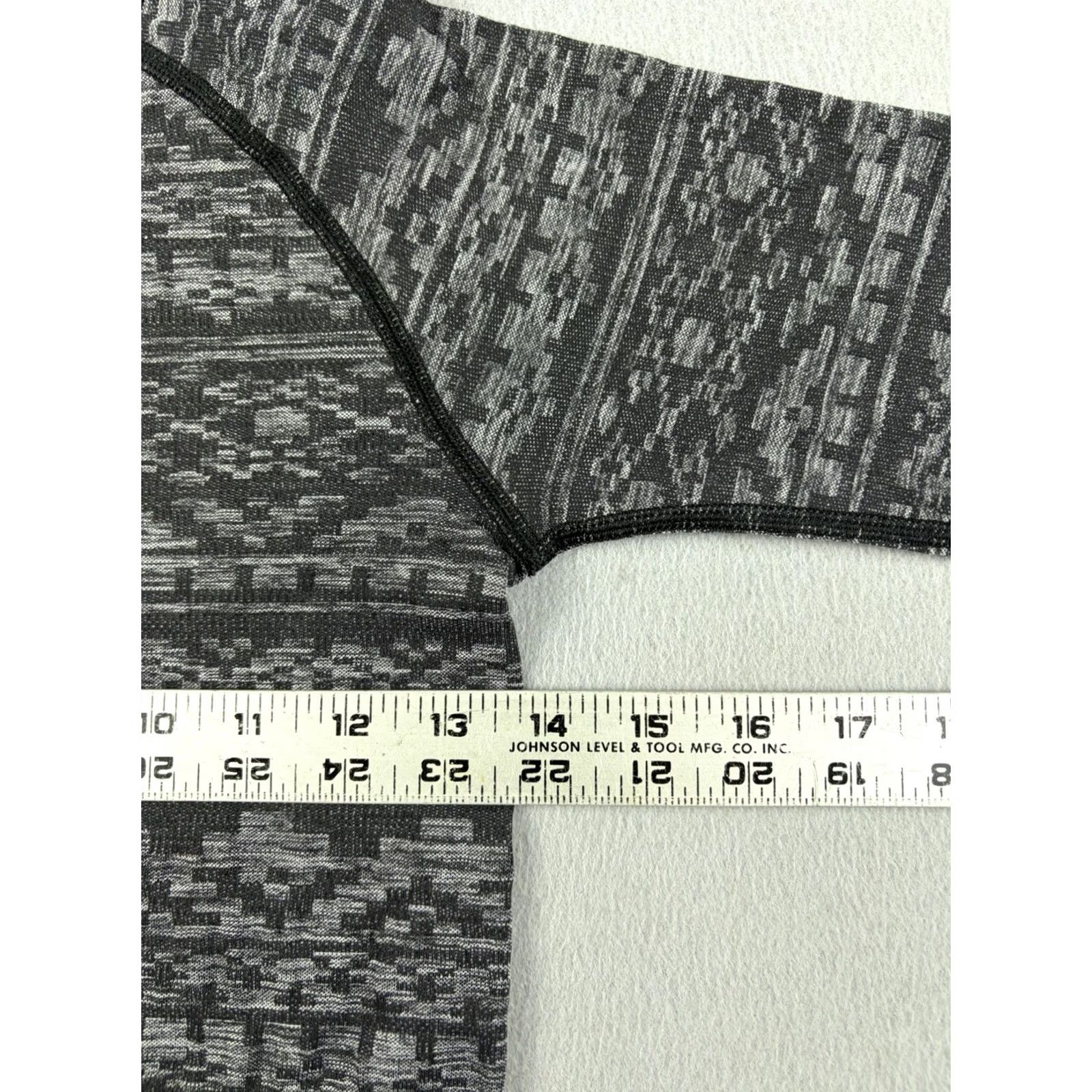 Lululemon Lululemon Shirt Womens Small Gray Fair Isle Pullover Long Sleeve Crew Neck Holiday Winter T-Shirt Modern Athletic Size S / US 4 / IT 40 - 4 Thumbnail