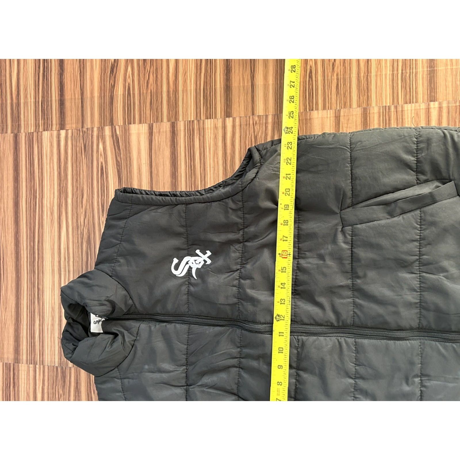 Vintage Chicago White Sox Mens Stand Up Collar Full Zip Puffy Vest XL Vest Black Short Zip Puffer Jacket Casual Formal Men Mens XL Size US XL / EU 56 / 4 - 3 Thumbnail