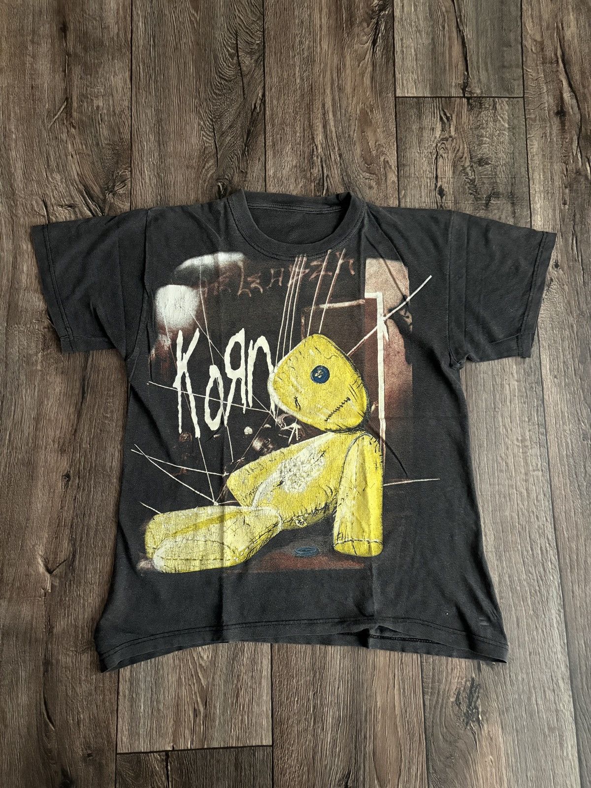 Band Tees 2000s Vintage Korn ‘Issues’ Album Faded Rare AOP T-Shirt Size US M / EU 48-50 / 2 - 1 Thumbnail