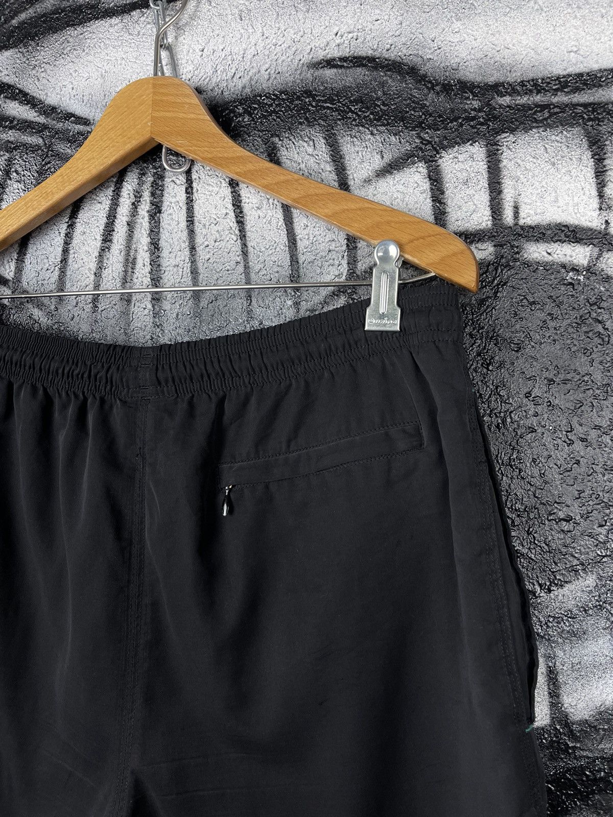 Adidas Adidas Equipment Vintage Black Sport Shorts Men’s Size M Size US 32 / EU 48 - 6 Thumbnail