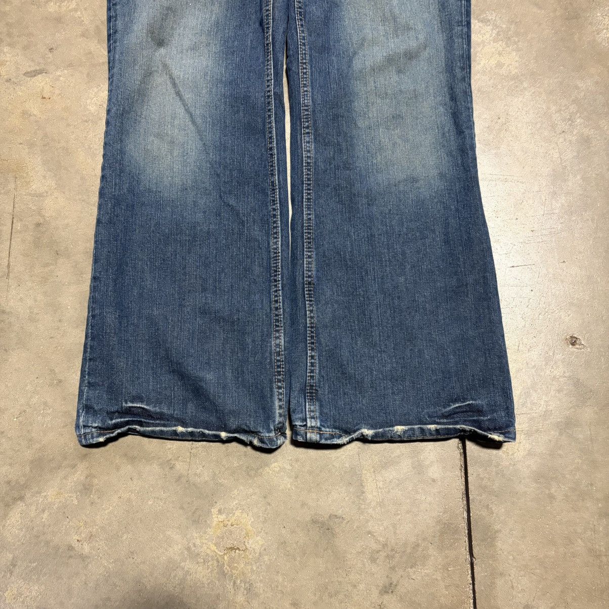 Old Navy Vintage Old Navy Low Rise Boot Cut Denim Jeans Grunge Punk Size US 33 - 3 Thumbnail