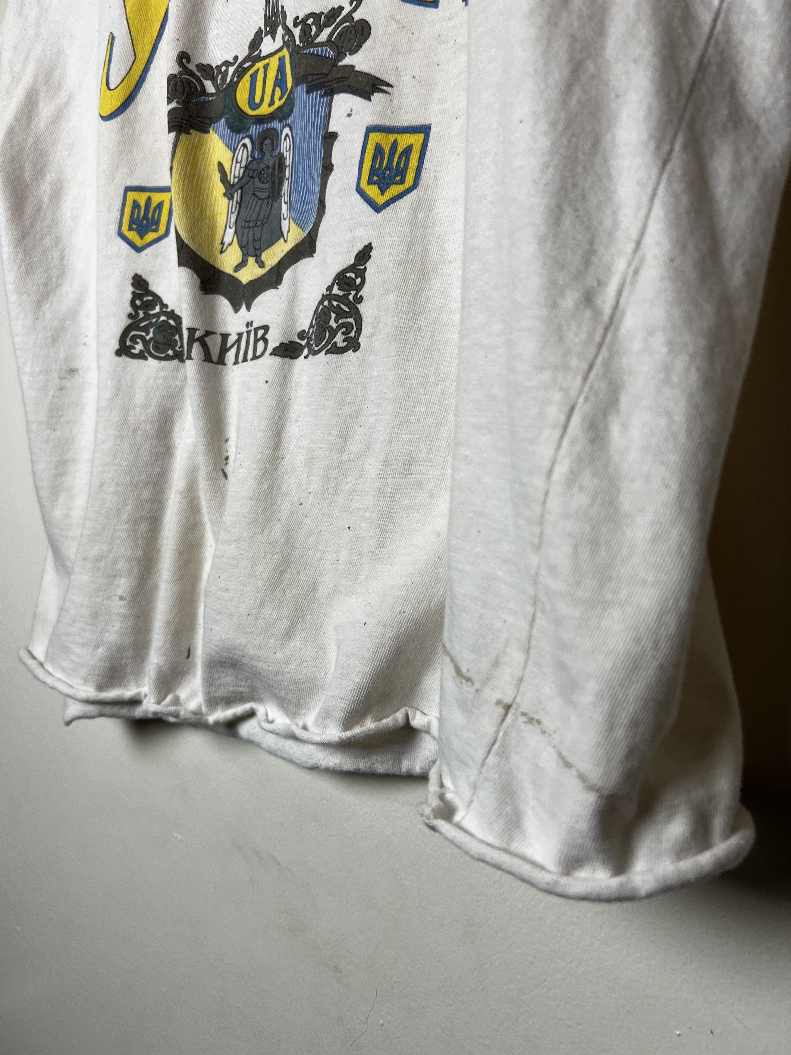 Vintage Vintage Kyiv, Ukraine Crest Cut Off Crop Souvenir T-shirt Size US S / EU 44-46 / 1 - 6 Thumbnail