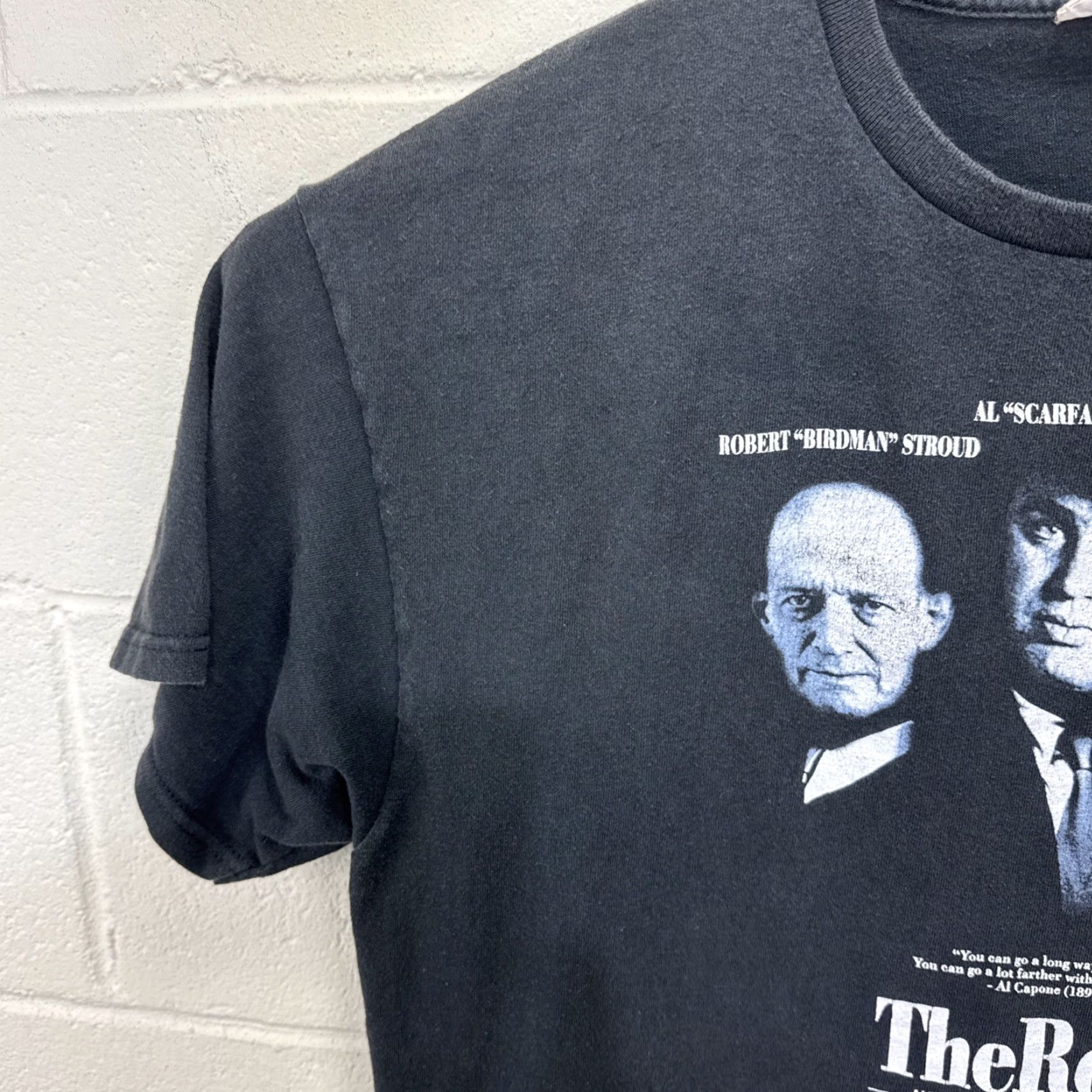 Delta VINTAGE The Rock Alcatraz Al Capone Machine Gun Kelly T Shirt Men Large Black 20s Mobster Movie Promo Size US L / EU 52-54 / 3 - 6 Thumbnail