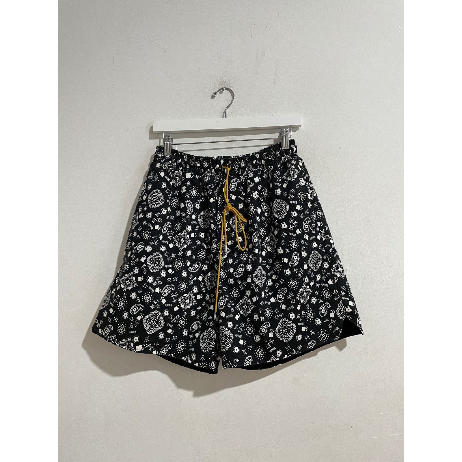 Rhude RHUDE BANDANA SHORTS 'BLACK' SIZE MEDIUM PREOWNED Size US 28 / EU 44 - 1 Thumbnail
