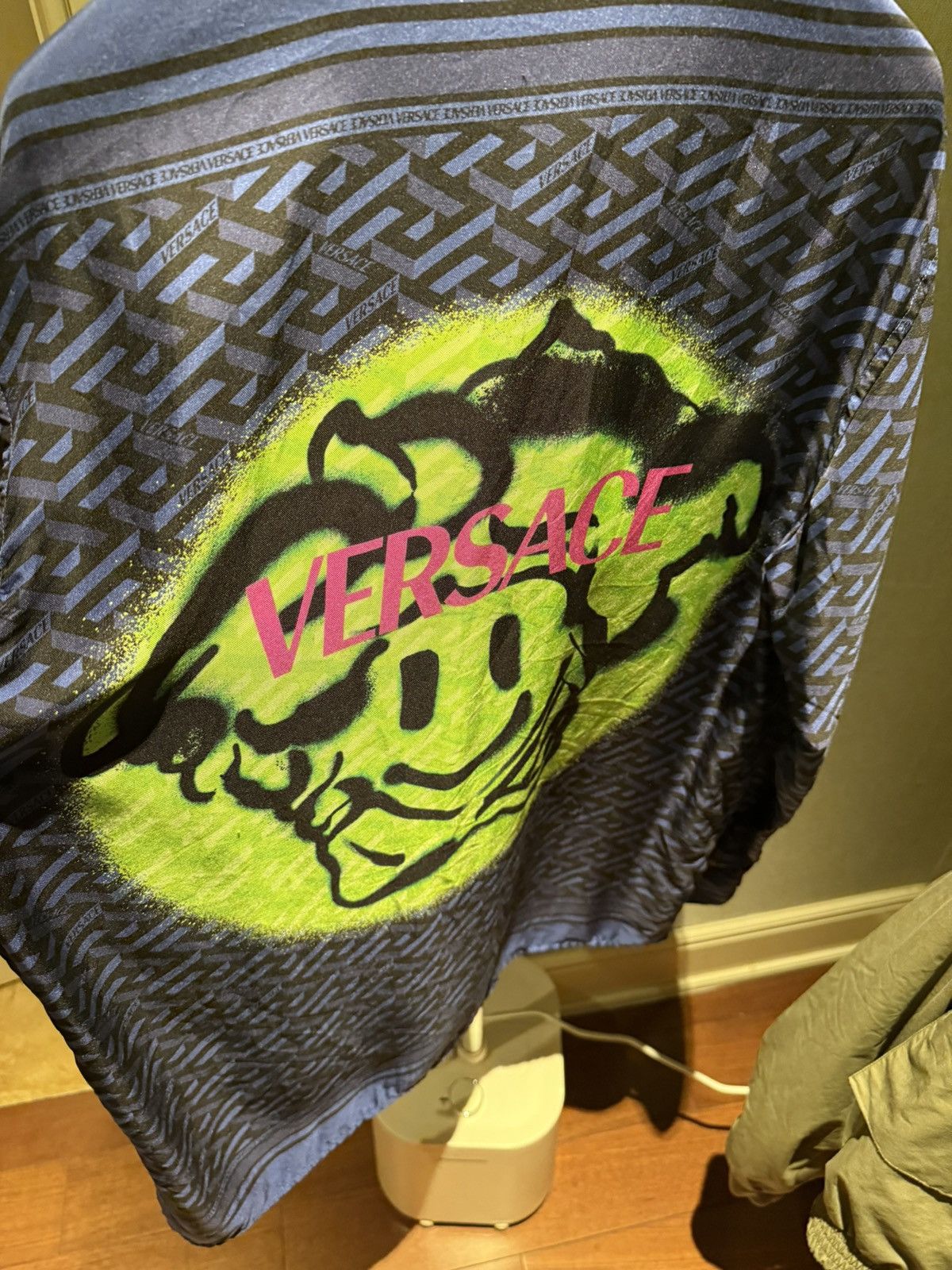 Versace Greca Monogram & Medusa Smile Print Silk Shirt size39 Size US M / EU 48-50 / 2 - 9 Thumbnail