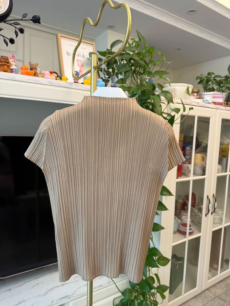 Issey Miyake Issey Miyake size:3 Light brown pleated short-sleeved shir Size XS / US 0-2 / IT 36-38 - 5 Thumbnail