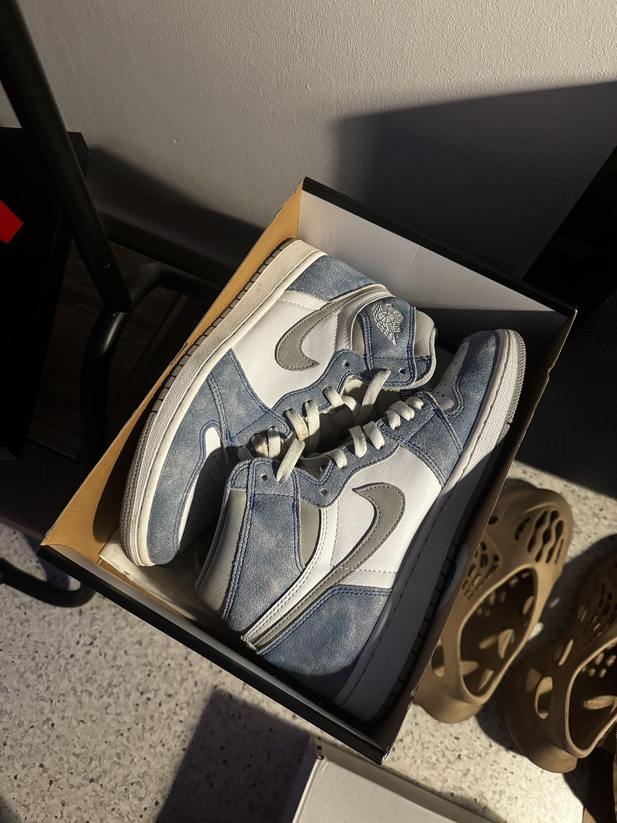 Jordan Brand × Nike Jordan 1 Hyper Royale Smoke Grey High US 9 Size US 9 / EU 42 - 1 Thumbnail