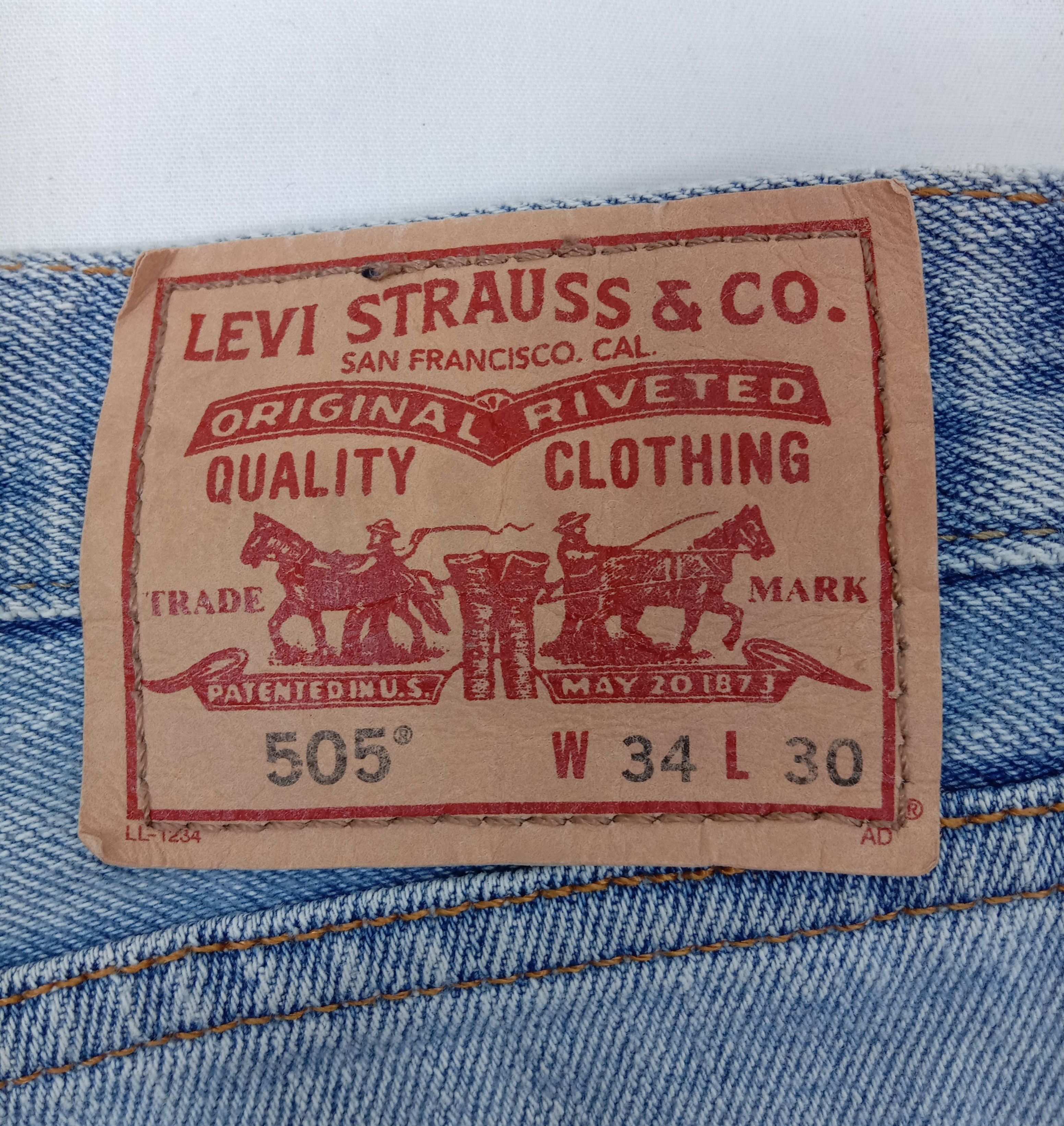 Levi's Vintage Levi's 505 Jeans Straight Fit Light Wash Denim Size US 34 / EU 50 - 14 Thumbnail