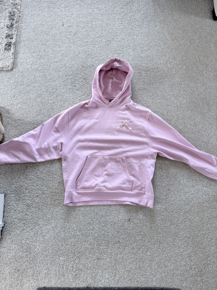 Jacquemus JACQUEMUS “ Le hoodie Noeud” Bow logo hoodie pink Size US XL / EU 56 / 4 - 3 Thumbnail