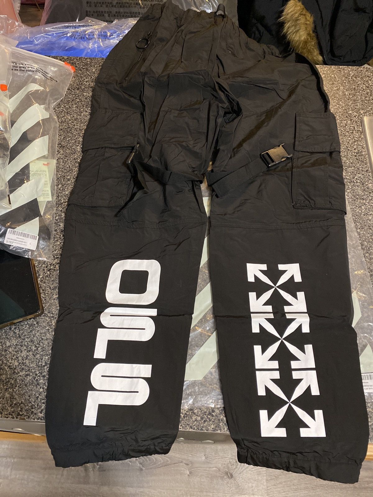 Off-White Off-White Nylon Cargo Pant Black Size US 33 - 1 Thumbnail