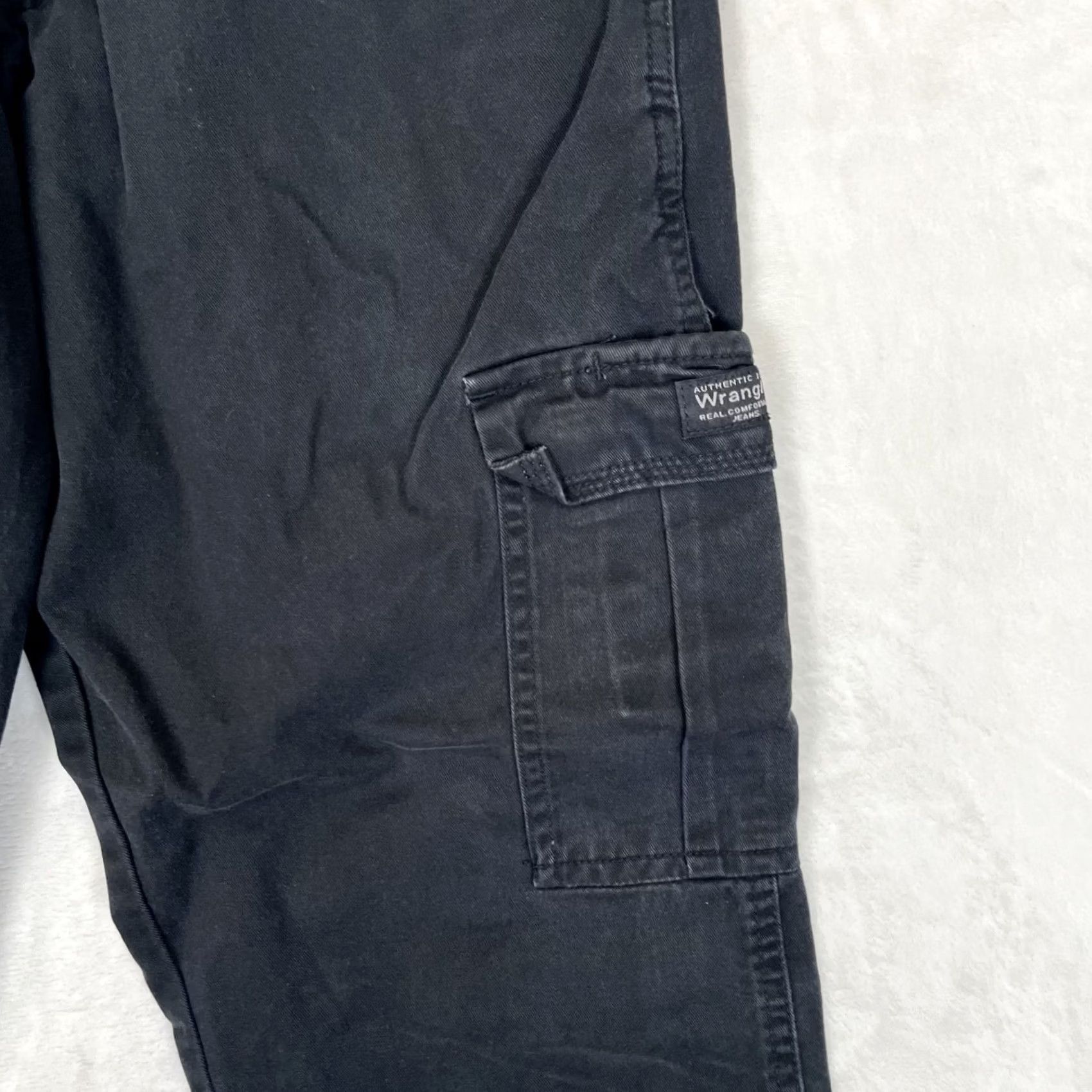 Wrangler Wrangler Black Cargo Pants Mens 29x30 Straight Leg Utility Casual Pants Regular Width Mens Size US 29 - 2 Thumbnail