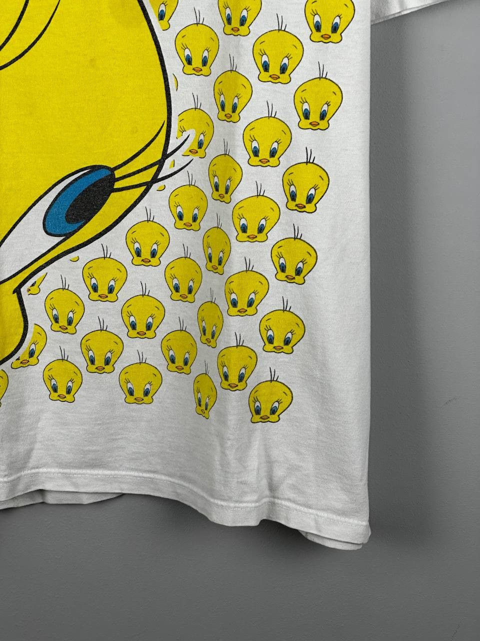 Vintage Vintage 1993 Tweety Bird Looney Toones T Shirt All Over Prin Size US L / EU 52-54 / 3 - 7 Thumbnail