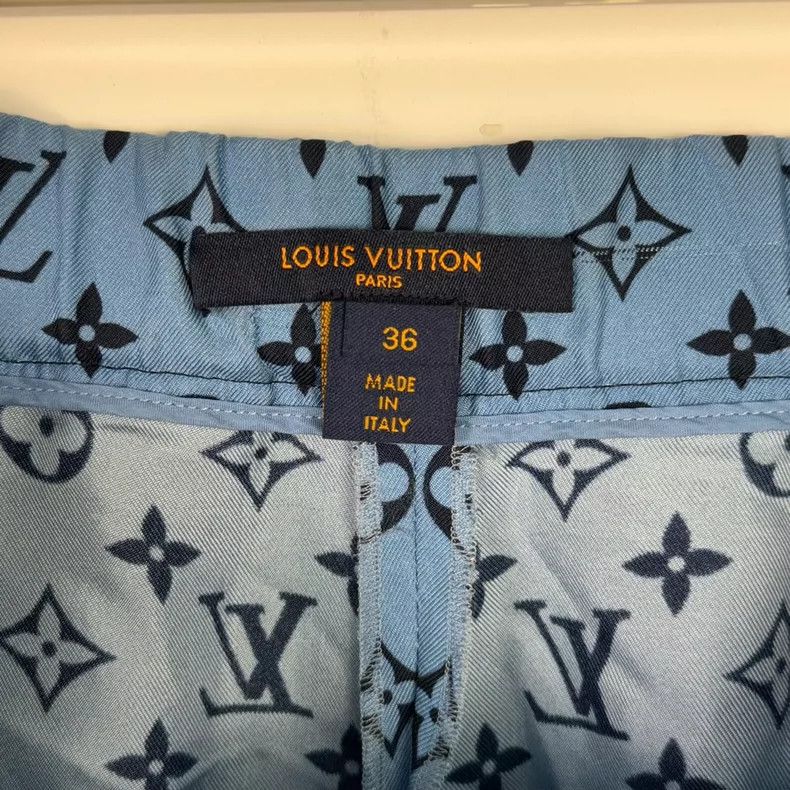 Louis Vuitton Louis Vuitton Full logo silk shorts Size US 36 / EU 52 - 3 Thumbnail