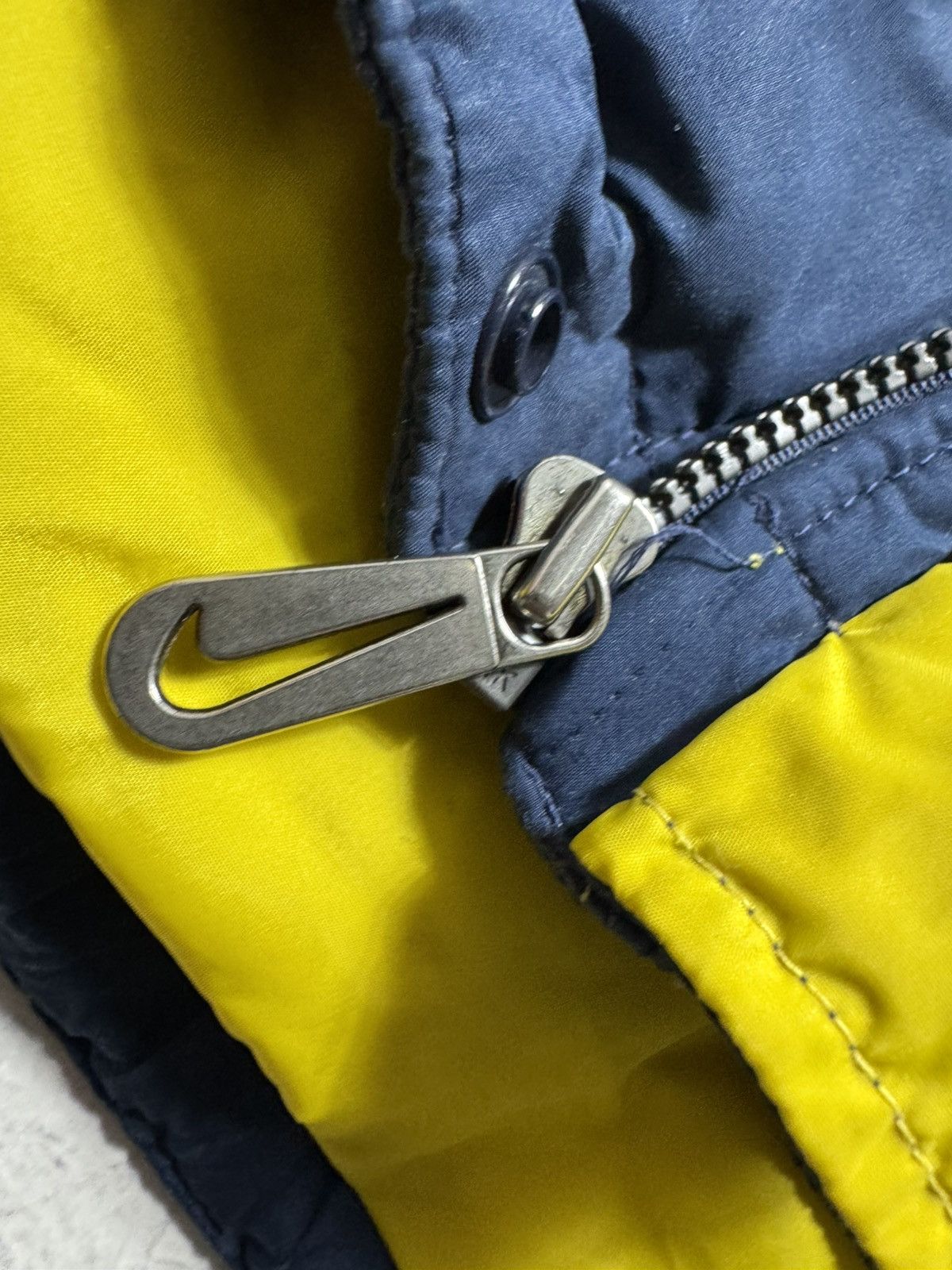Nike Nike Vintage 90’s Big Logo Swoosh Down Puffer Jacket Size US L / EU 52-54 / 3 - 6 Thumbnail