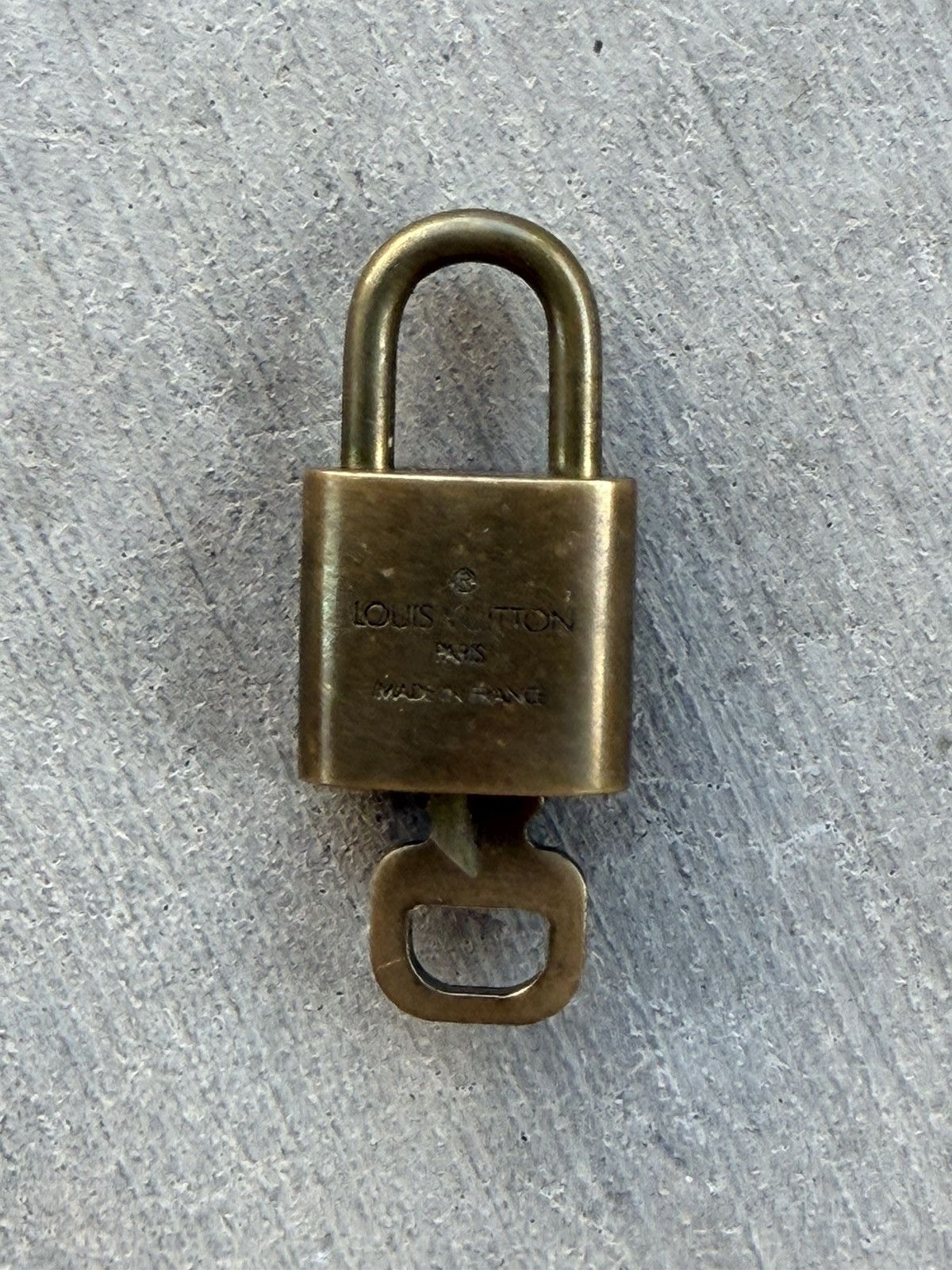 Louis Vuitton Louis Vuitton Lock & Key Set Brass Size ONE SIZE - 2 Thumbnail