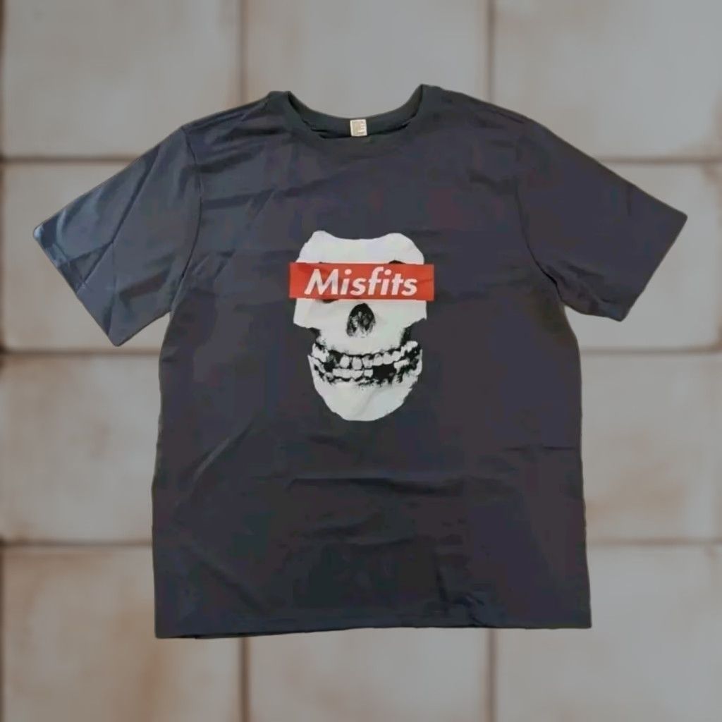 Vintage Limited Edition Legendary Rock Icon Collection 2024 “Misfits” Gray T-Shirt Large Men Rock Graphic Print Crew Neck Short Sleeve Size US L / EU 52-54 / 3 - 1 Thumbnail