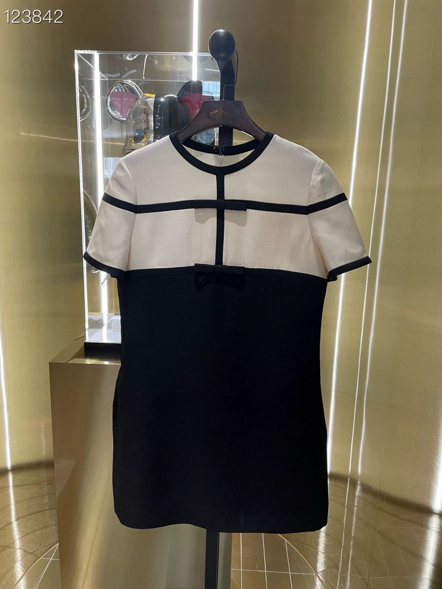 Valentino Valentino 2023 Runway Black White Bow Dress Size M / US 6-8 / IT 42-44 - 1 Thumbnail