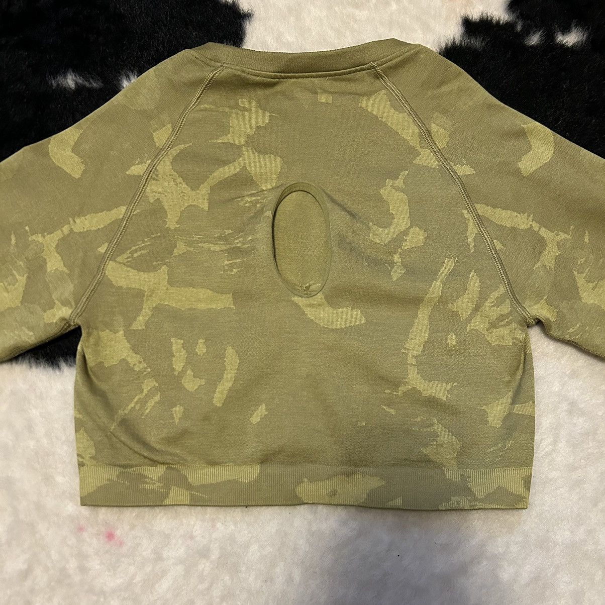 Gymshark Adapt Camo Seamless Long Sleeve Crop Top Size L / US 10 / IT 46 - 6 Thumbnail
