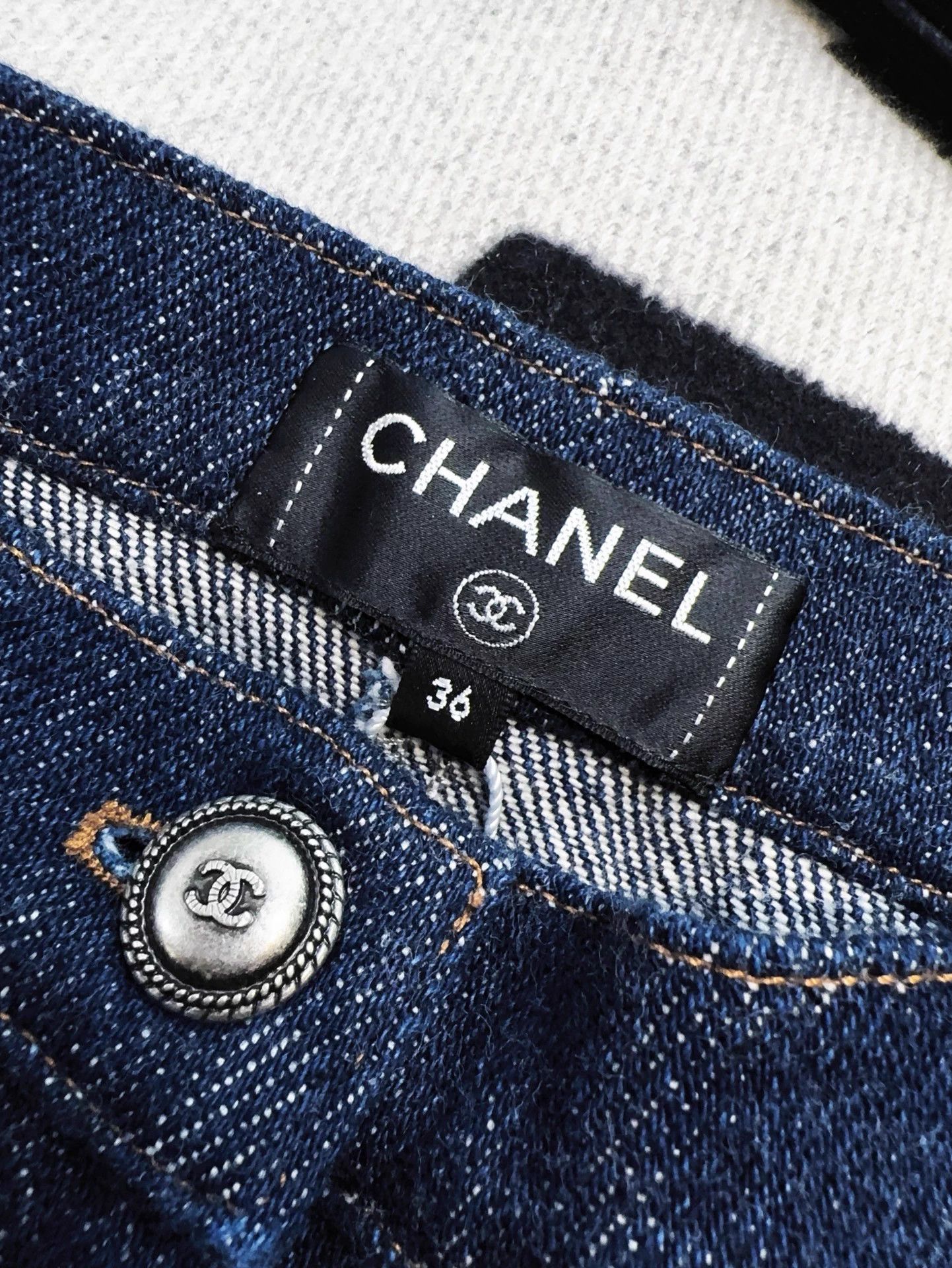 Chanel Chanel 18 Colorful Emb Logo Graffiti Straight 36 Size 26" / US 2 / IT 38 - 6 Thumbnail