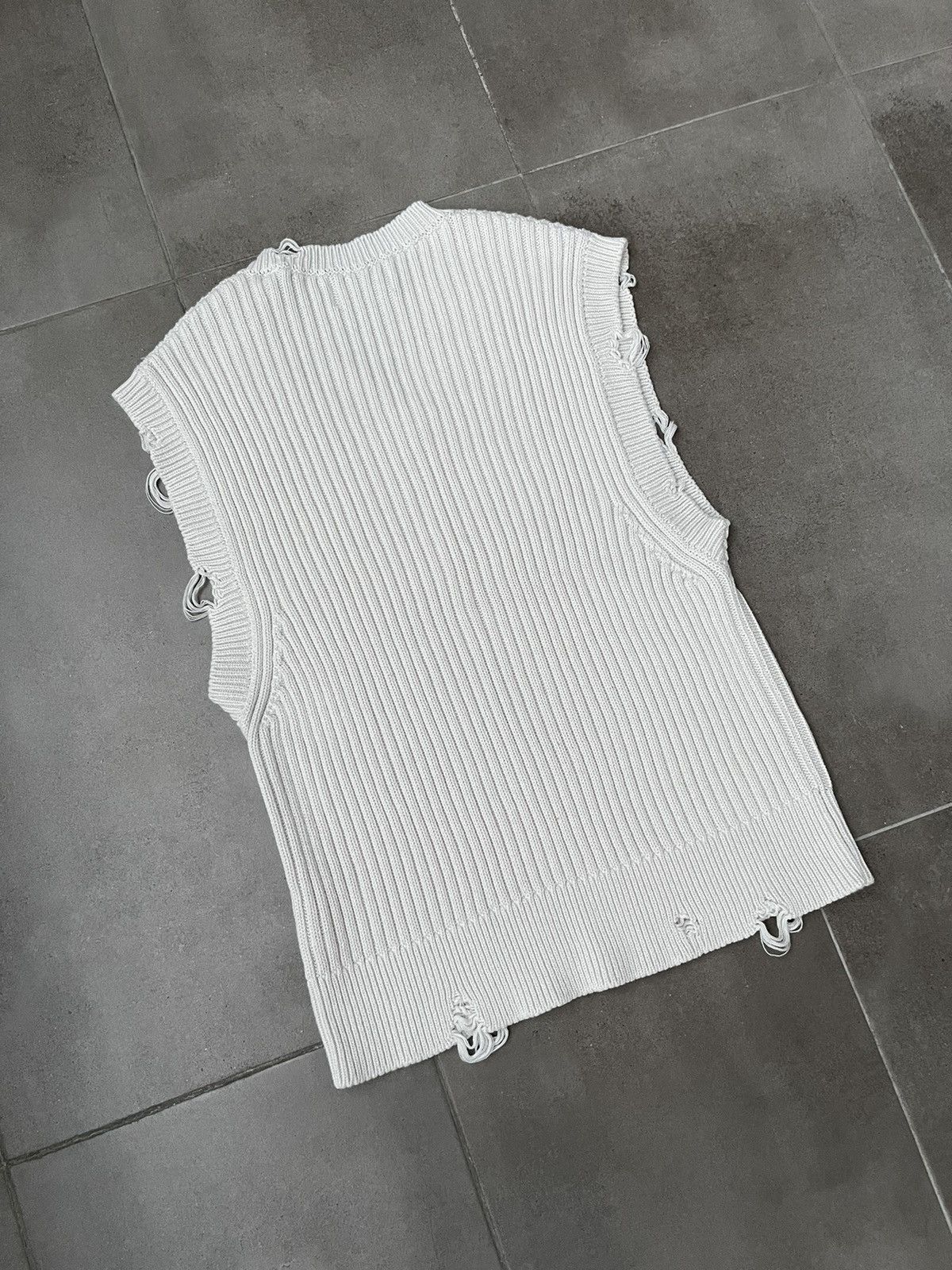 Han Kjobenhavn !DS! SS23 Han Kjobenhavn Distressed Knit Cream Vest Size US L / EU 52-54 / 3 - 18 Thumbnail