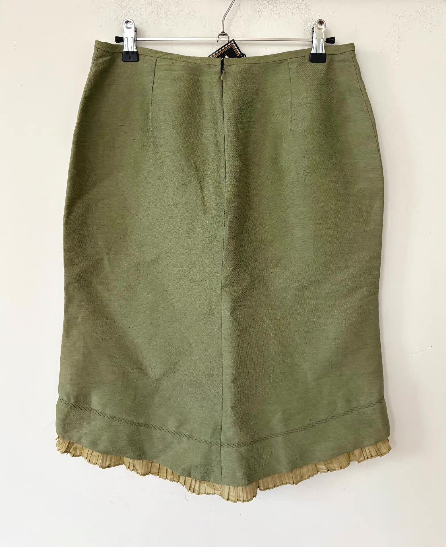Versace Gianni Versace Women'sMatcha GreenSilk-Blend Midi Skirt Ｑ21 Size 30" / US 8 / IT 44 - 2 Thumbnail