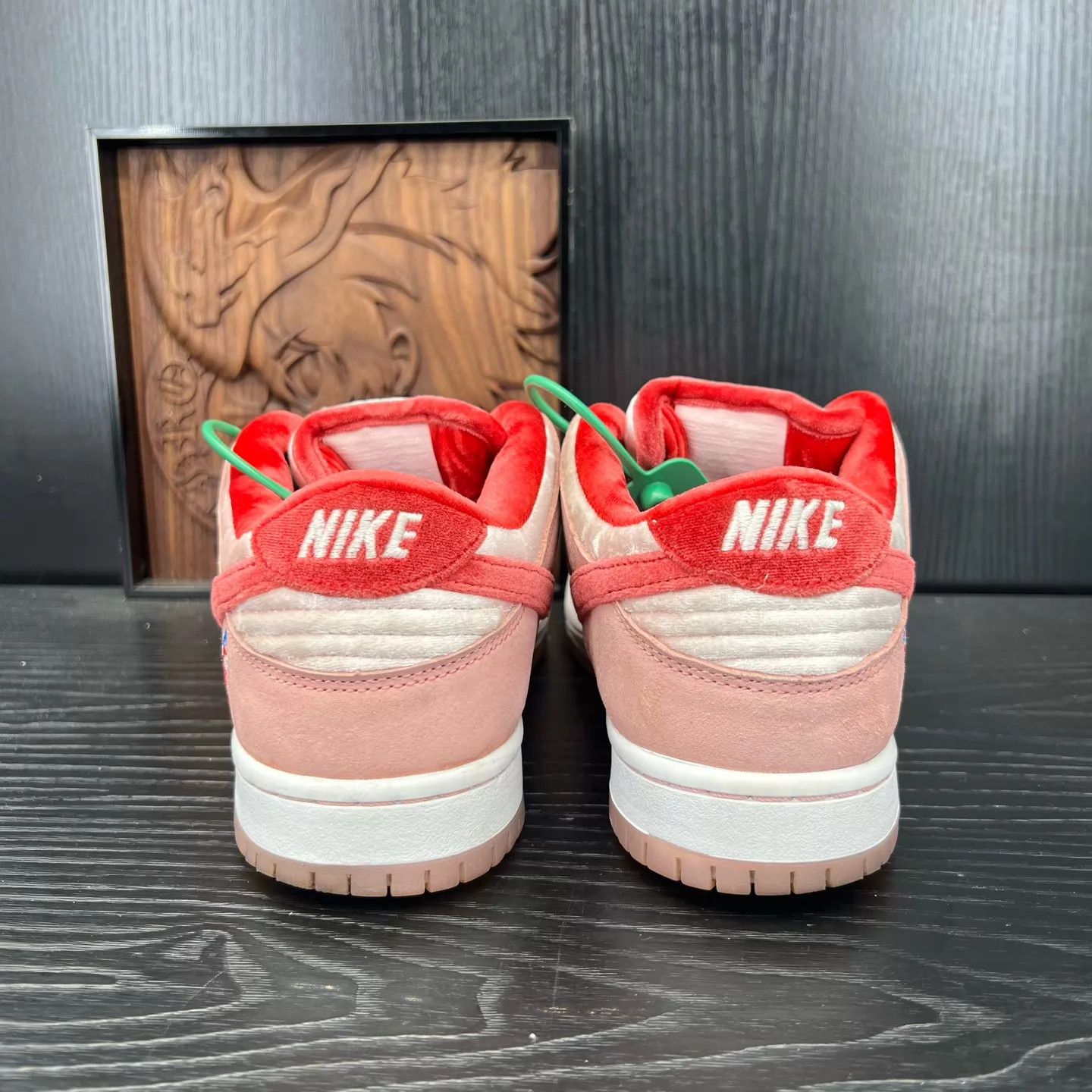 Nike Nike Dunk SB V-Day 40.5 New OG Box & Accs Size US 7.5 / EU 40-41 - 5 Thumbnail