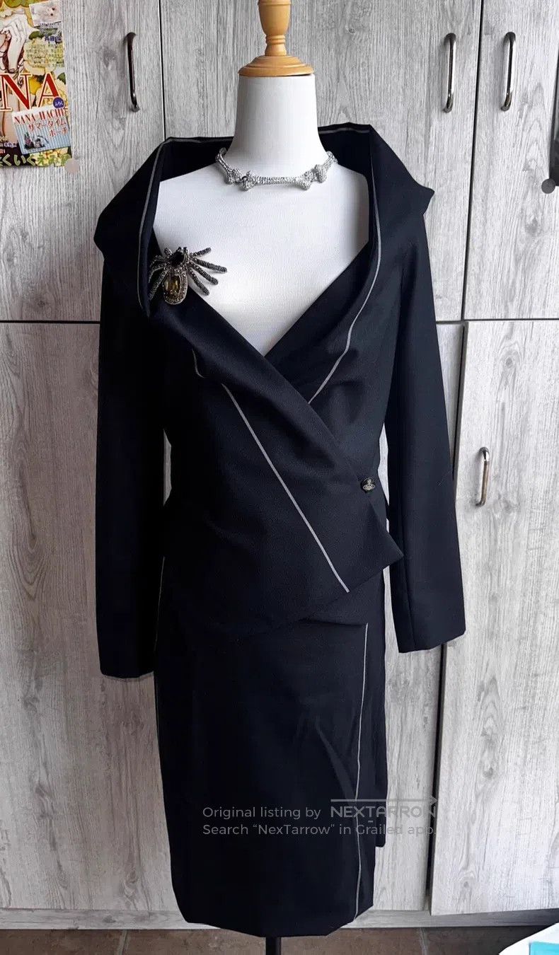 Vivienne Westwood Vivienne Westwood Black large V-neck suit, 100% wool Size M / US 6-8 / IT 42-44 - 2 Thumbnail