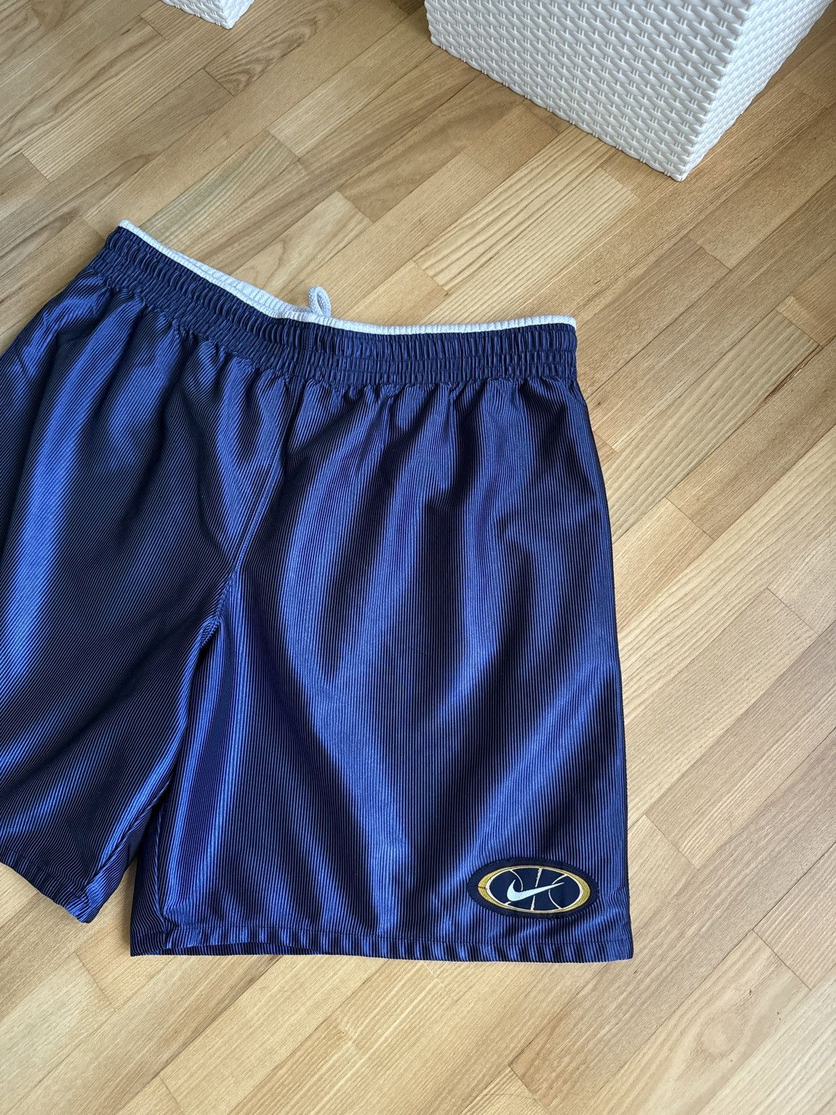 NBA × Nike × Vintage Vintage 90s Nike Basketball Reversible Shorts Big Logo Size US 36 / EU 52 - 13 Thumbnail
