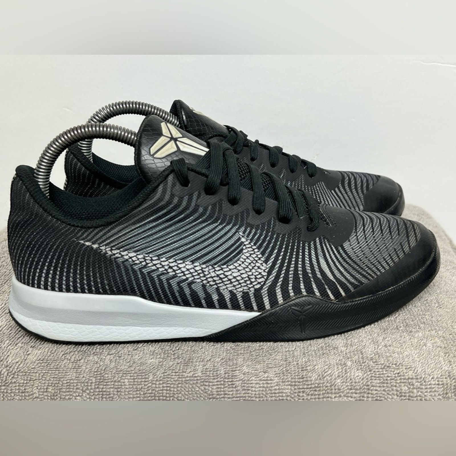 Nike Nike Kobe Bryant Mentality 2 Black White Youth 5.5Y RARE Size US 7 / IT 37 - 5 Thumbnail