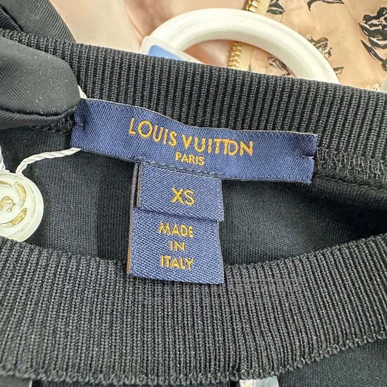 Louis Vuitton Louis Vuitton Full logo printed short sleeves Size US XS / EU 42 / 0 - 5 Thumbnail
