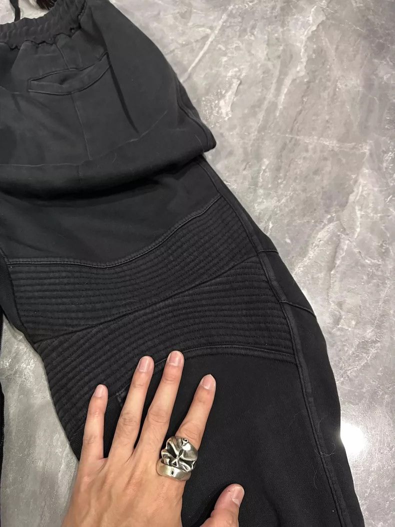 Haider Ackermann Haider Ackermann sizeL Black pleated ankle pants sport shor Size US 30 / EU 46 - 6 Thumbnail