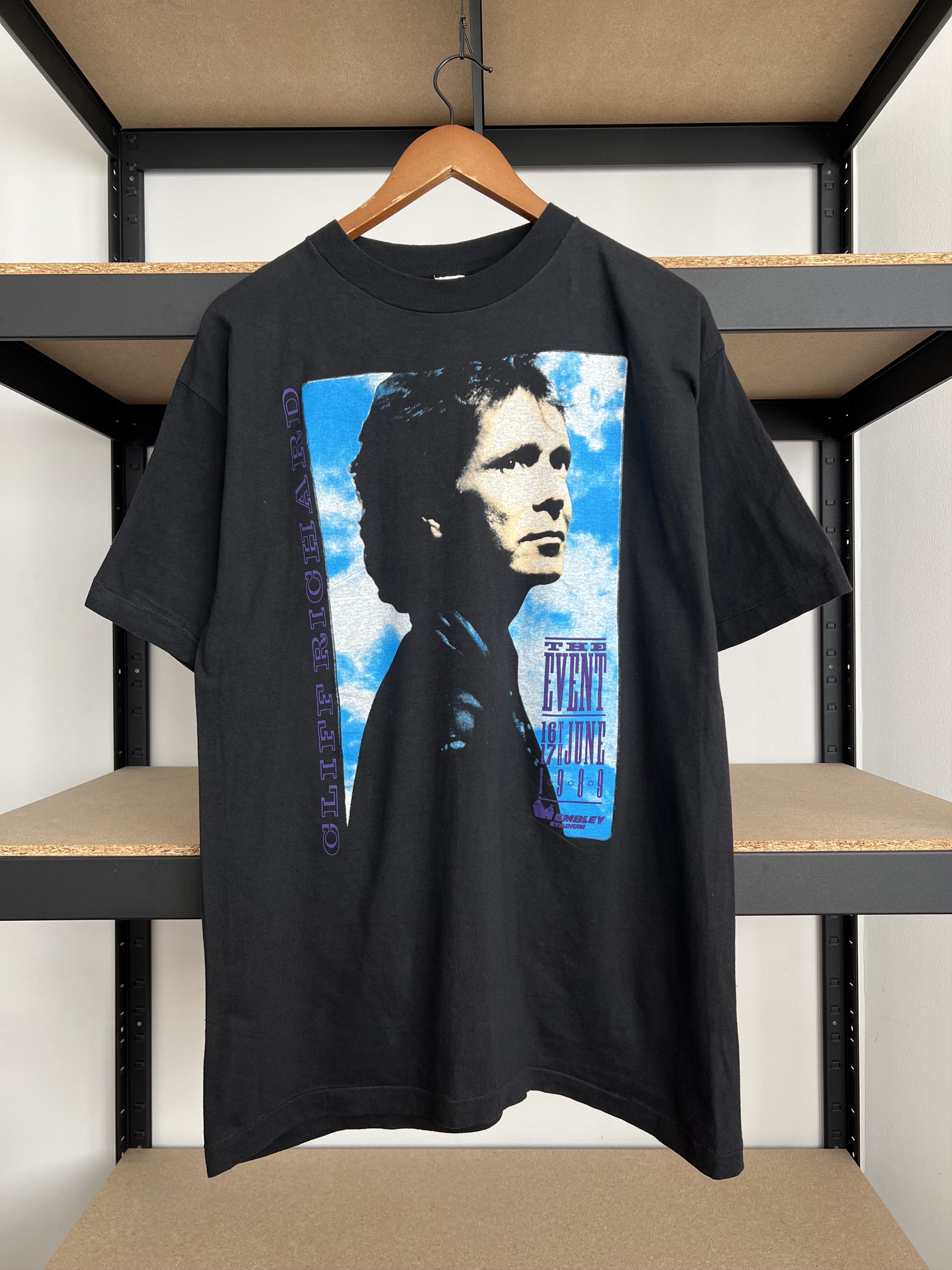 Band Tees Vintage 1989 Cliff Richard The Event Wembley Black T-shirt Size US L / EU 52-54 / 3 - 1 Thumbnail