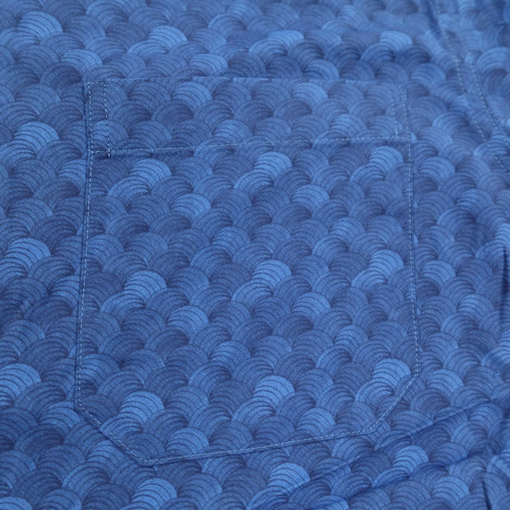 Southern Tide VINTAGE Southern Tide Shirt Mens Small Blue Fish Scale Wave Print Performance Button Up Size US S / EU 44-46 / 1 - 3 Thumbnail