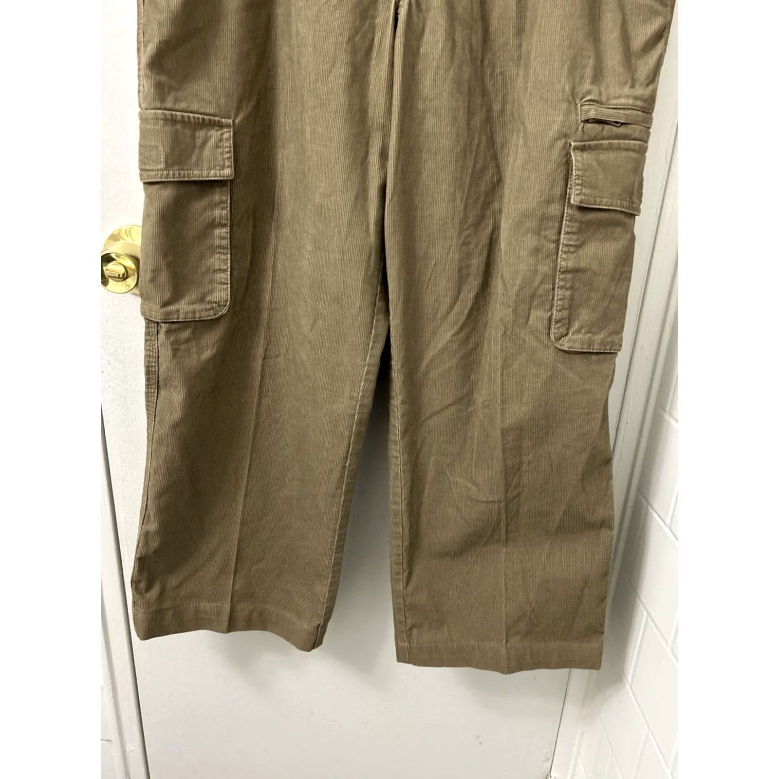 Eddie Bauer VINTAGE? No — Eddie Bauer Corduroy Cargo Pants Mens 33x27 Tan Relaxed Fit Straight Leg Size US 33 - 3 Thumbnail
