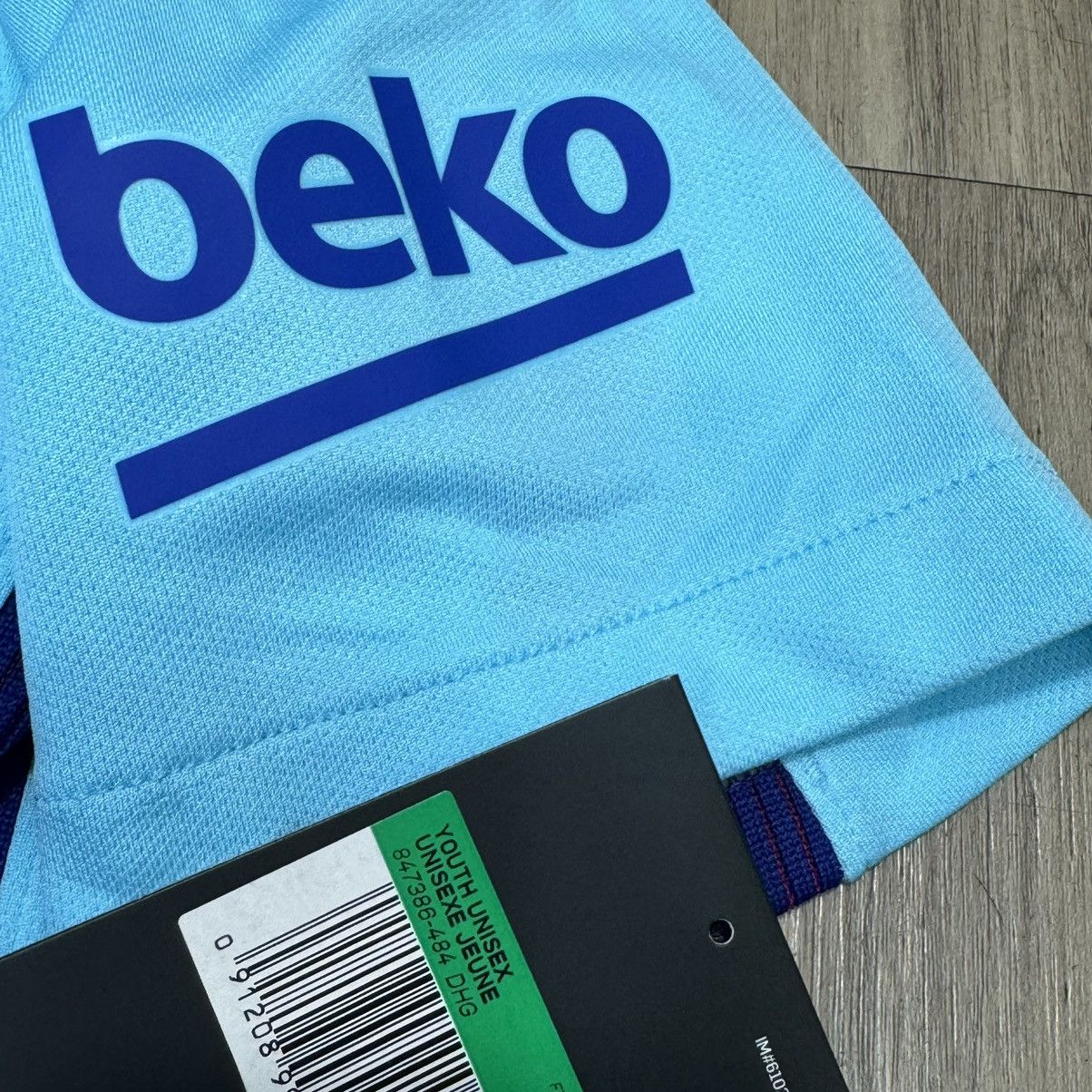 Nike (Youth size) Barcelona 17/18 away shirt #10 Messi (bnwt) Size US XS / EU 42 / 0 - 5 Thumbnail