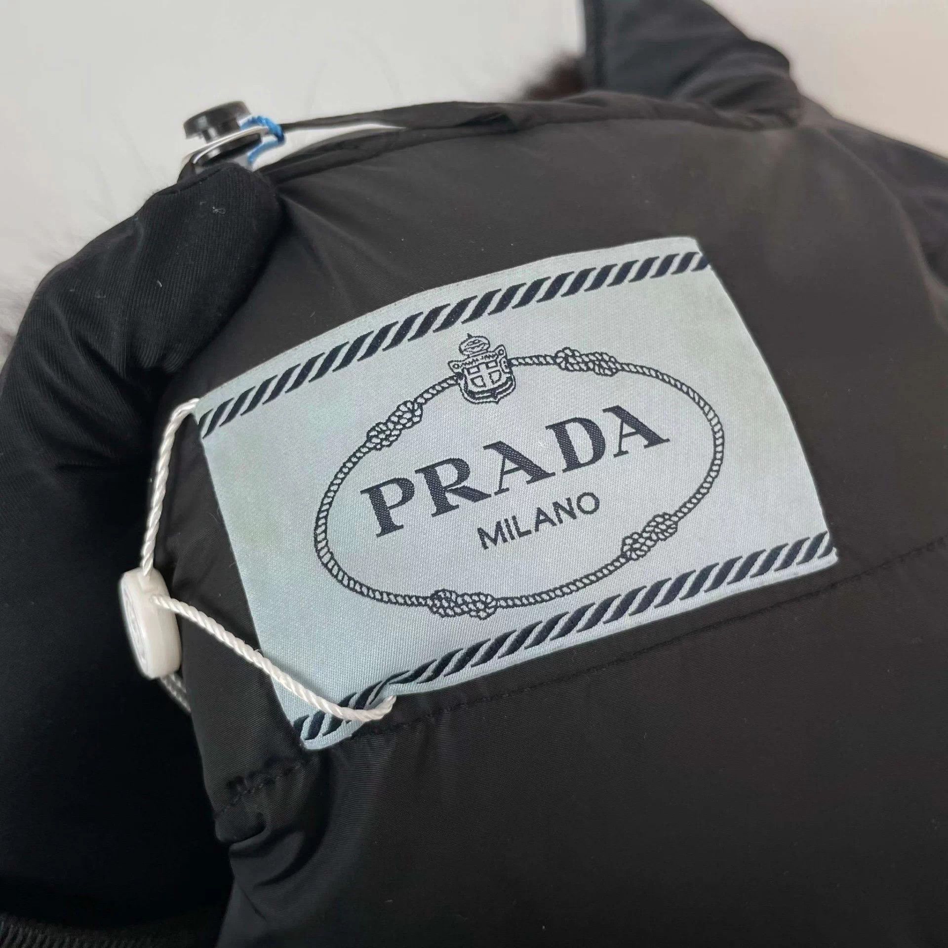 Prada Prada houndstooth down jacket black 170 Size M / US 6-8 / IT 42-44 - 4 Thumbnail
