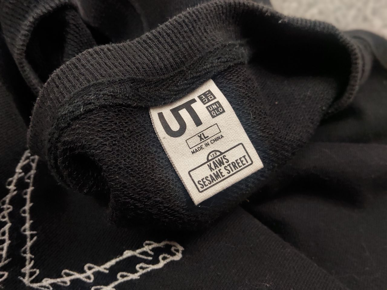 Kaws × Uniqlo Kaws Sesame Street x Uniqlo Black logo Crew Check Sweatshirt Size US XL / EU 56 / 4 - 12 Thumbnail