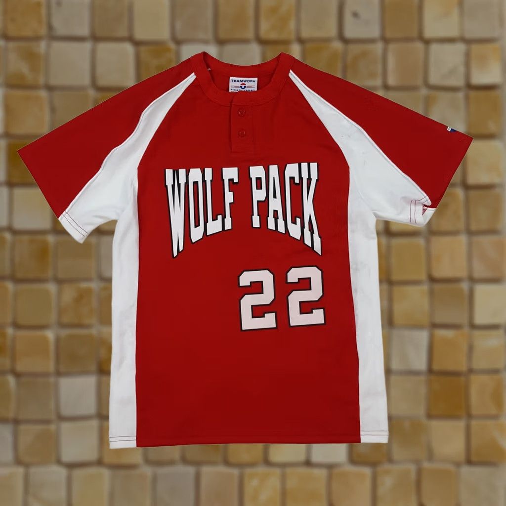 Vintage VINTAGE North Carolina Wolfpack NC State Size S Red Athletic Henley Warmup Shirt Size US S / EU 44-46 / 1 - 1 Thumbnail