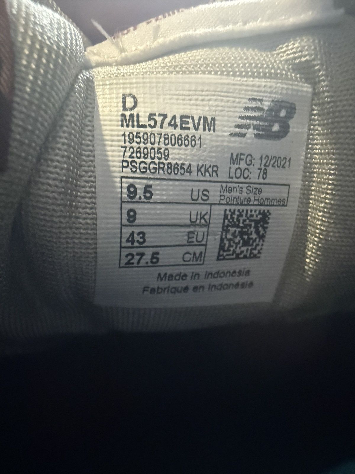 New Balance New Balance 574 Burgundy White Size US 9.5 / EU 42-43 - 6 Thumbnail