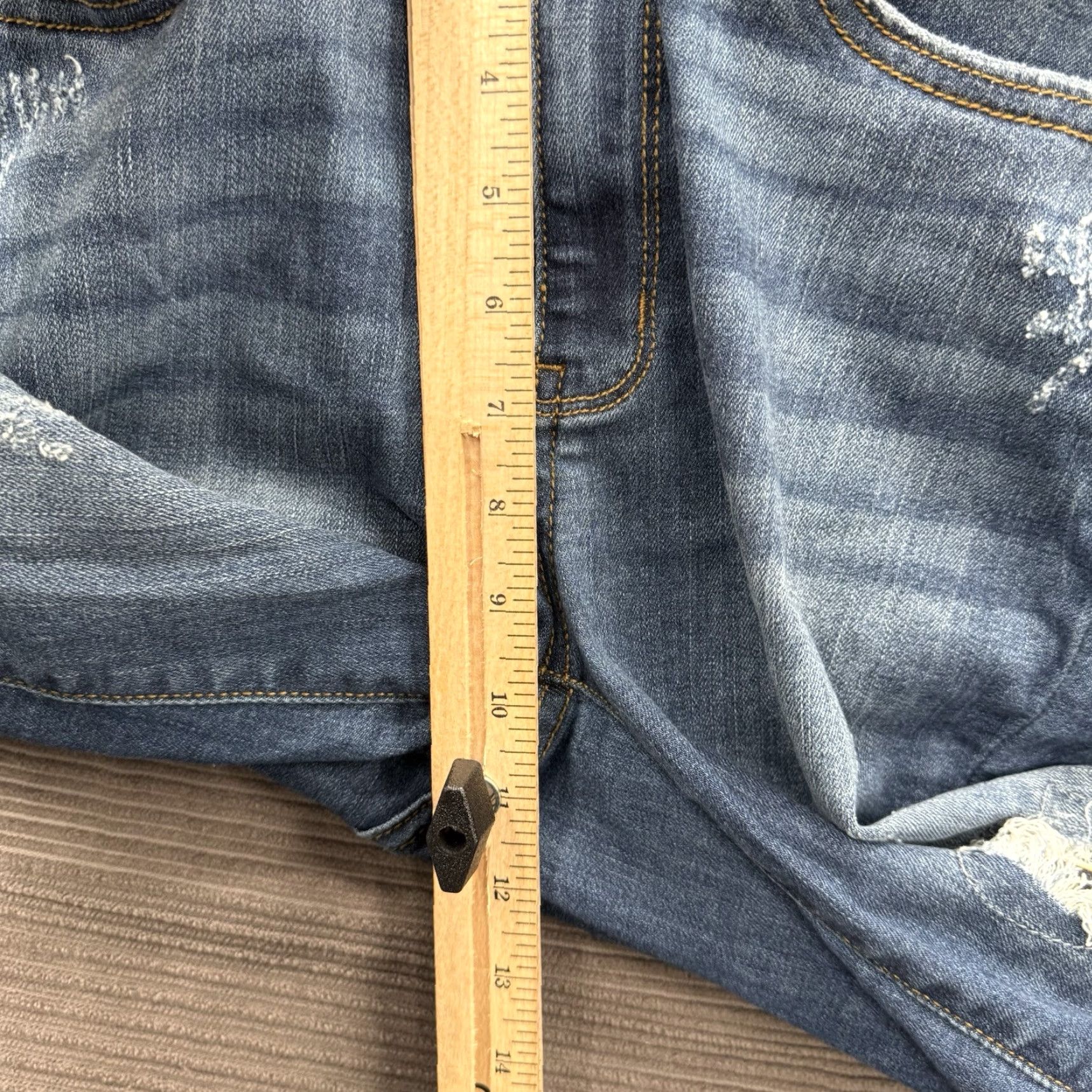 Vintage Judy Blue Jeans Women 28 Blue Cotton Denim Mid Rise Distressed Skinny Fit Casual Style 28 in Inseam 27 Short Bow Zipper Button Logo Vintage? No Size 28" / US 6 / IT 42 - 6 Thumbnail