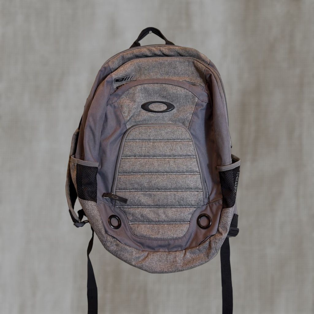 Oakley Oakley Backpack 5 Speed Pack Gray Travel Commute School Work Men 19x12.5x7 Polyester Backpack Size ONE SIZE - 1 Thumbnail